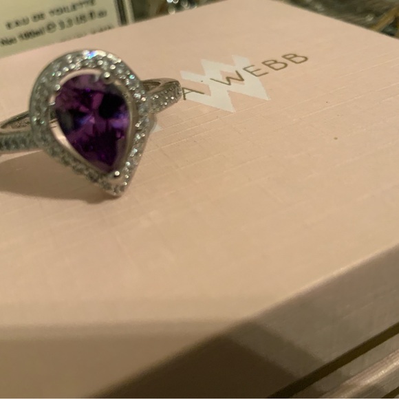 Elegant Purple and Silver Teardrop Ring - Picture 3 of 3